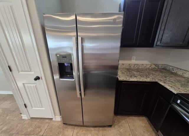 3-bedroom rental at 6406 Luglio Lane Unit 104 in San Antonio, TX — photo 5