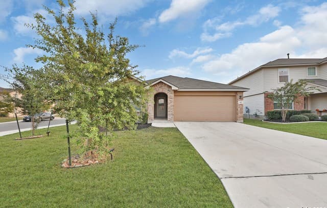 4-bedroom rental at 903 Red Merganser in San Antonio, TX — photo 2