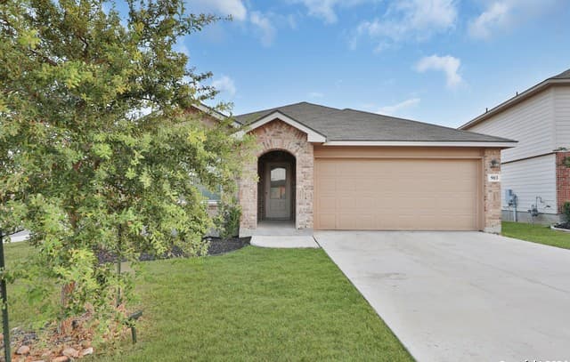 4-bedroom rental at 903 Red Merganser in San Antonio, TX — photo 3