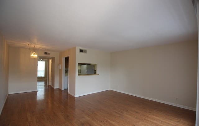 1-bedroom rental at 8401 N New Braunfels Unit 348 in San Antonio, TX — photo 5