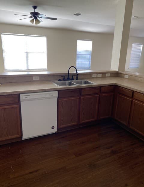 3-bedroom rental at 5244 Brookline in Schertz, TX — photo 5