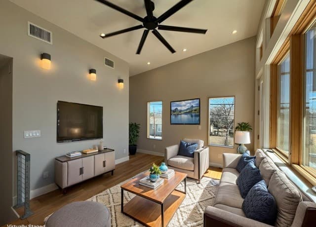 2-bedroom rental at 1107 S Cherry St. in San Antonio, TX — photo 2