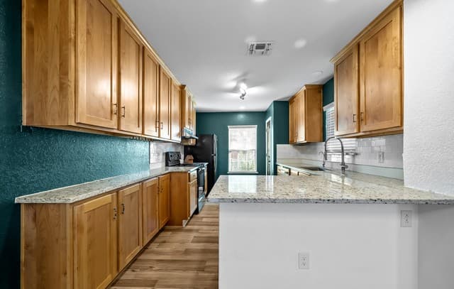 4-bedroom rental at 7319 Turnbow in San Antonio, TX — photo 5