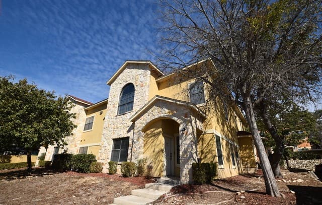 3-bedroom rental at 6160 Eckhert Unit APT 804 in San Antonio TX