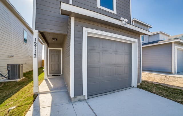 4-bedroom rental at 12112 La Cuchilla in San Antonio, TX — photo 2