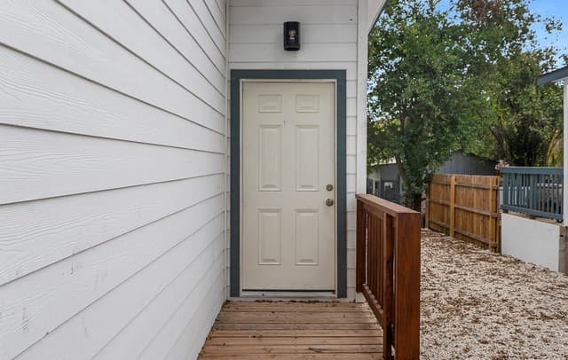 2-bedroom rental at 212 Mclane St Unit C in San Antonio, TX — photo 3