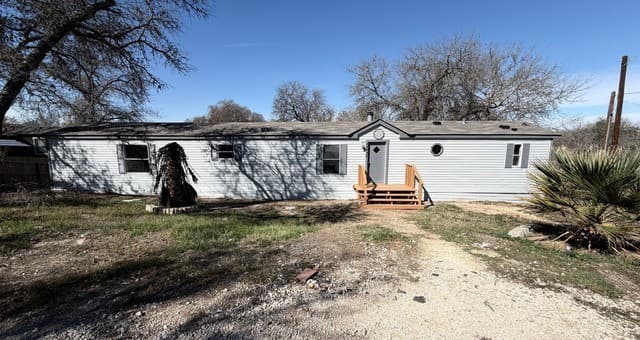 3-bedroom rental at 23035 Opportunity in Elmendorf, TX — photo 2