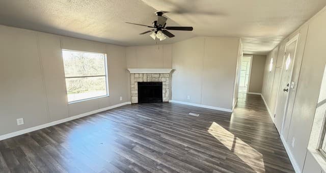 3-bedroom rental at 23035 Opportunity in Elmendorf, TX — photo 3