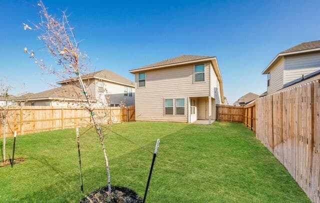 3-bedroom rental at 2350 Dry Moss Way in San Antonio, TX — photo 2