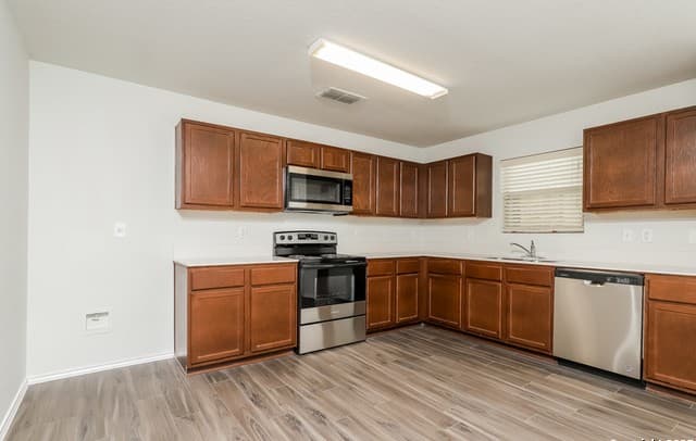 4-bedroom rental at 8927 Ashley Wilkes in San Antonio, TX — photo 3