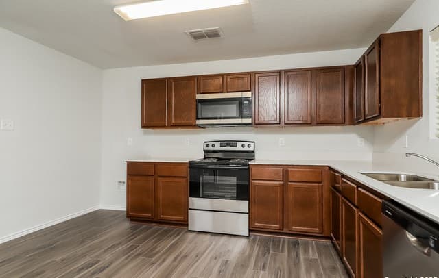 4-bedroom rental at 8927 Ashley Wilkes in San Antonio, TX — photo 5