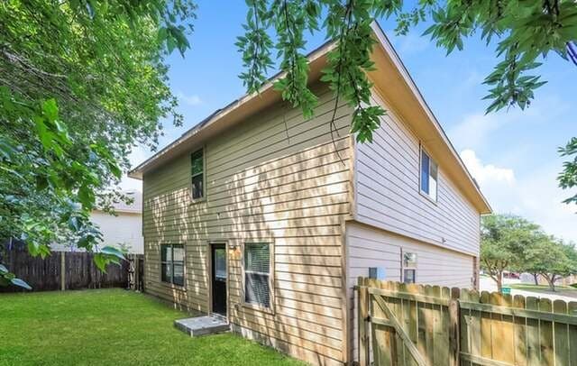 4-bedroom rental at 8930 Scarlett Place in San Antonio, TX — photo 2