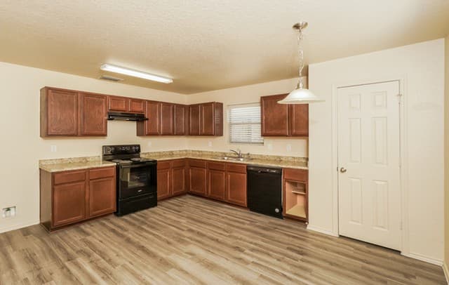 4-bedroom rental at 8930 Scarlett Place in San Antonio, TX — photo 3
