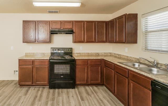 4-bedroom rental at 8930 Scarlett Place in San Antonio, TX — photo 4