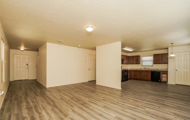 4-bedroom rental at 8930 Scarlett Place in San Antonio, TX — photo 5