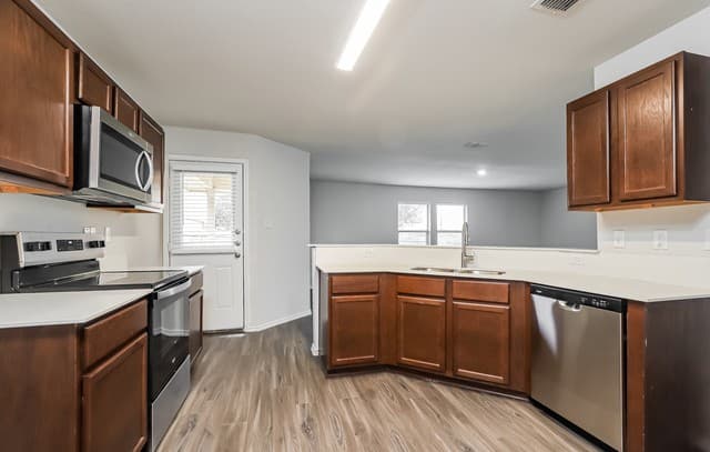 3-bedroom rental at 8903 Bonnie Butler in San Antonio, TX — photo 3