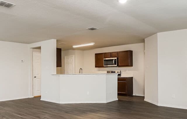 3-bedroom rental at 8903 Bonnie Butler in San Antonio, TX — photo 4