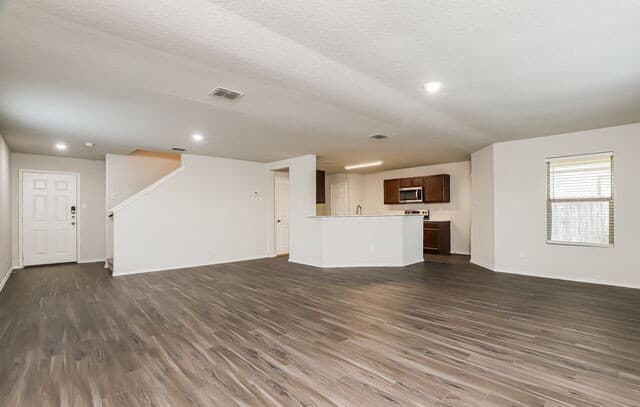 3-bedroom rental at 8903 Bonnie Butler in San Antonio, TX — photo 5