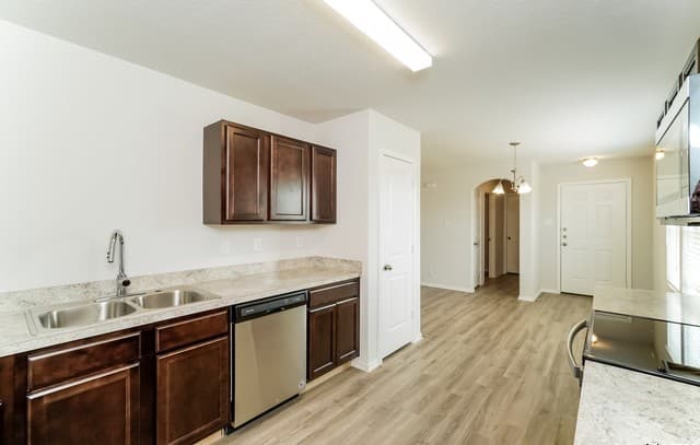 3-bedroom rental at 5230 Jade Crossing in San Antonio, TX — photo 2