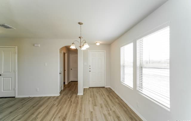 3-bedroom rental at 5230 Jade Crossing in San Antonio, TX — photo 3