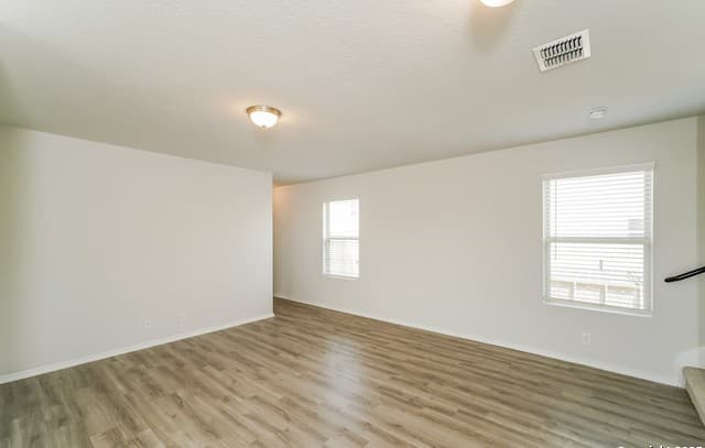 3-bedroom rental at 5230 Jade Crossing in San Antonio, TX — photo 4