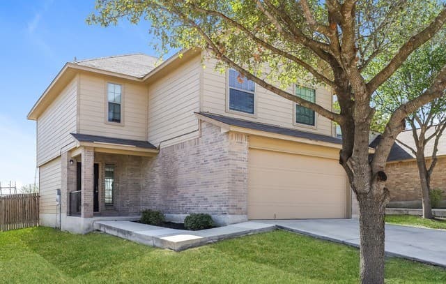 4-bedroom rental at 1415 Durango Run in San Antonio, TX — photo 2