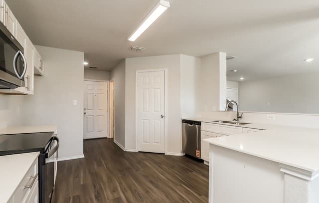 4-bedroom rental at 1415 Durango Run in San Antonio, TX — photo 4