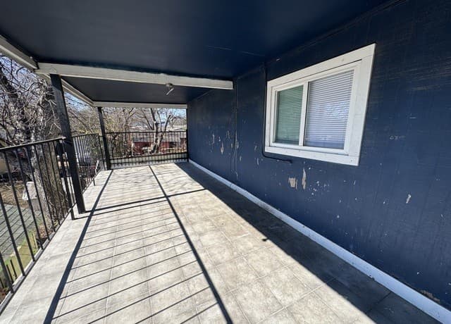 1-bedroom rental at 811 S General McMullen Unit 4 in San Antonio TX