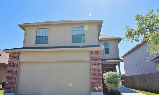 4-bedroom rental at 7006 Heathers Way in San Antonio, TX — photo 2