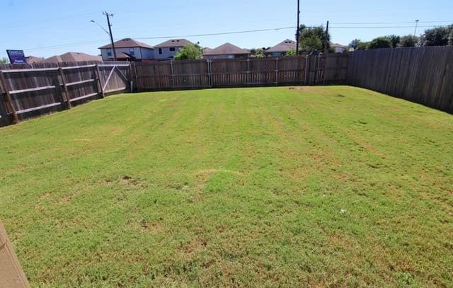 4-bedroom rental at 7006 Heathers Way in San Antonio, TX — photo 3