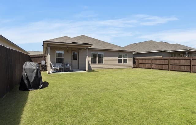 3-bedroom rental at 6830 Diamond in San Antonio, TX — photo 4