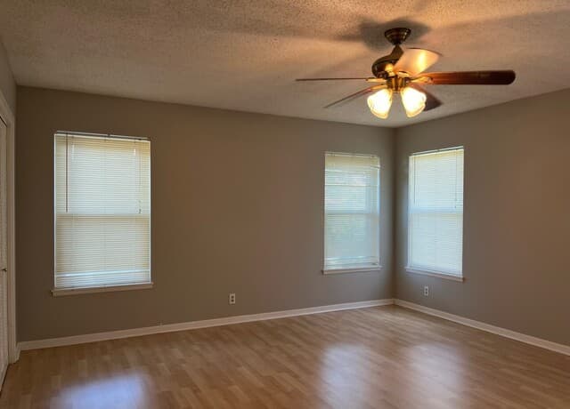 3-bedroom rental at 4042 City View in San Antonio, TX — photo 3