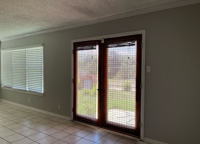 3-bedroom rental at 4042 City View in San Antonio, TX — photo 4