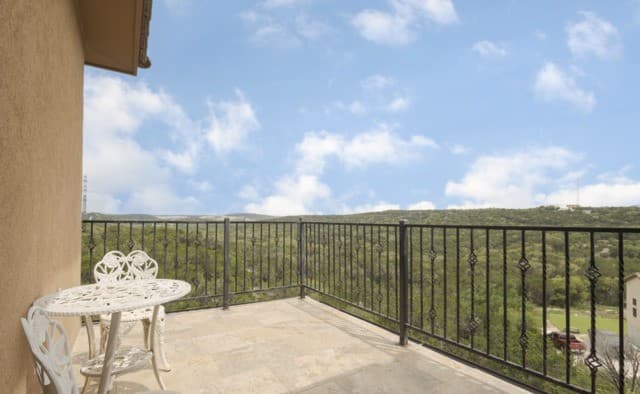7-bedroom rental at 12307 Van De Carr in Helotes, TX — photo 3