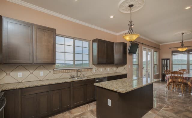 7-bedroom rental at 12307 Van De Carr in Helotes, TX — photo 5