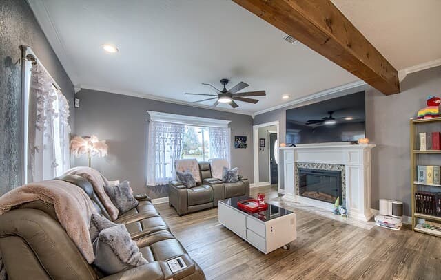3-bedroom rental at 1002 French Place in San Antonio, TX — photo 4