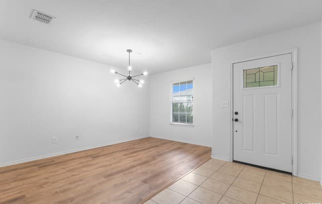 3-bedroom rental at 9418 Madison Crk in Converse, TX — photo 3