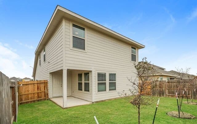 3-bedroom rental at 10472 Green Branch in San Antonio, TX — photo 2