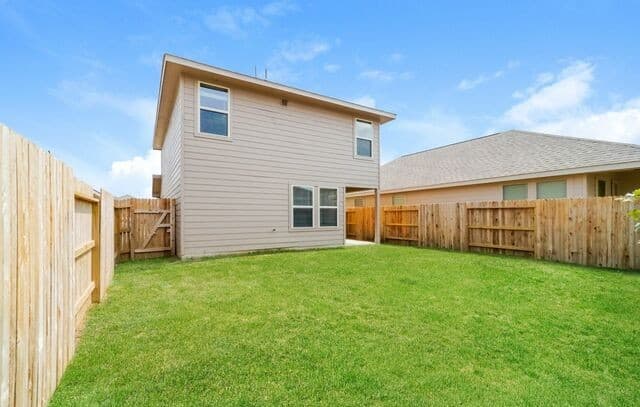 3-bedroom rental at 10411 Green Branch in San Antonio, TX — photo 2