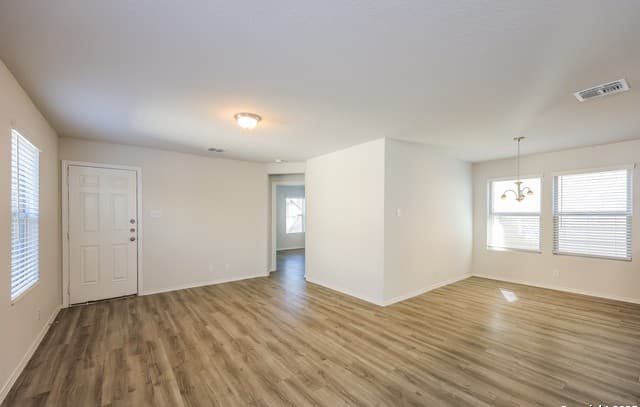 4-bedroom rental at 10432 Green Branch in San Antonio, TX — photo 4