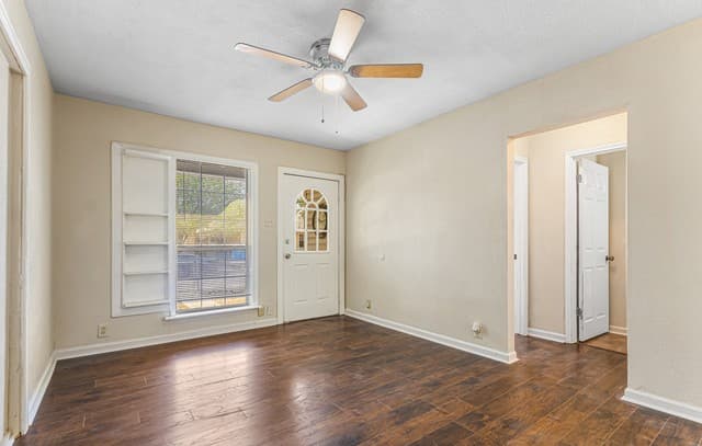 2-bedroom rental at 1119 Fenfield in San Antonio, TX — photo 2