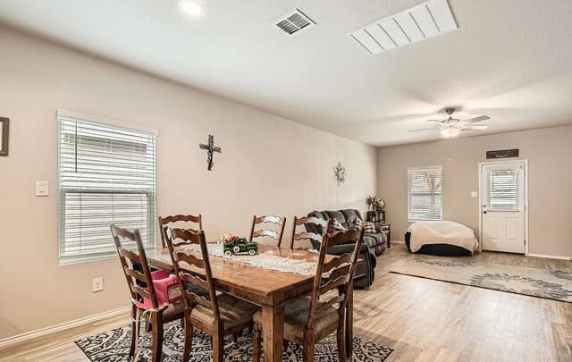 4-bedroom rental at 13039 Heathers Sun in St Hedwig, TX — photo 5