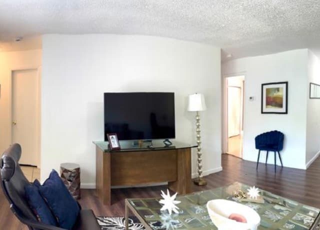 3-bedroom rental at 7306 Huntwood in San Antonio, TX — photo 4