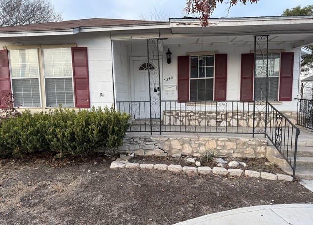 3-bedroom rental at 1345 W Hollywood in San Antonio TX