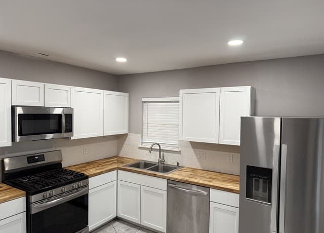3-bedroom rental at 1345 W Hollywood in San Antonio, TX — photo 4