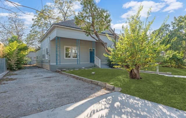 4-bedroom rental at 222 Belmont in San Antonio, TX — photo 2