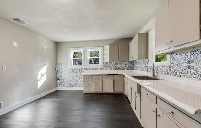 4-bedroom rental at 222 Belmont in San Antonio, TX — photo 4