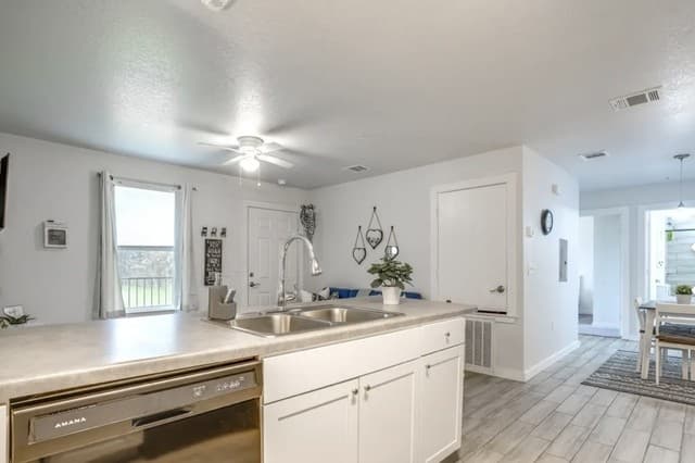 2-bedroom rental at 6423 Melissa Ann Unit 2103 in San Antonio, TX — photo 3