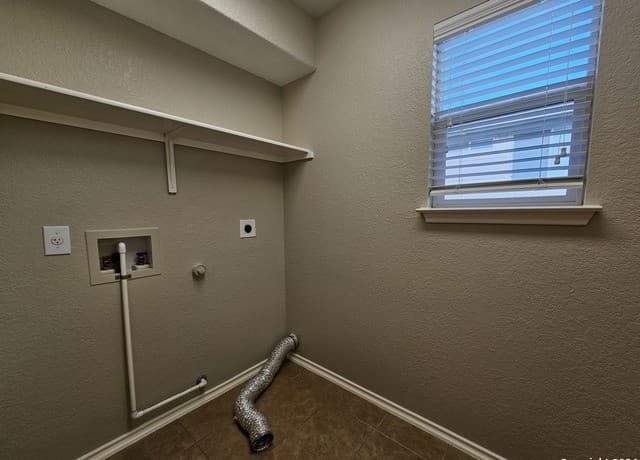 4-bedroom rental at 11623 Valley Garden in San Antonio, TX — photo 4