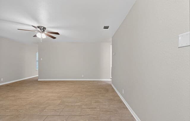 3-bedroom rental at 9930 Trendwood in San Antonio, TX — photo 3
